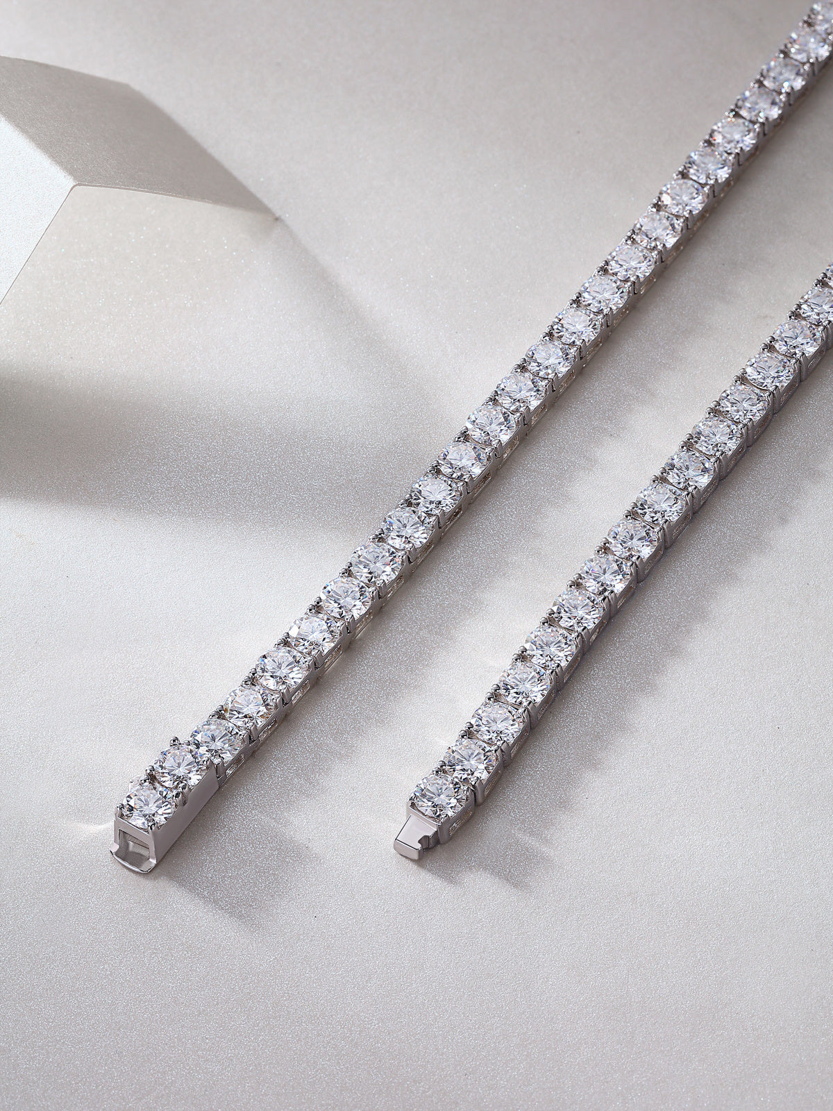 Lab Grown GRA Certified Luxury VVS Diamond Studded Necklace